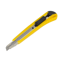 Cutter plastic with metal guide