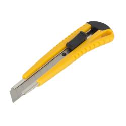 Auto-lock cutter with metal guide