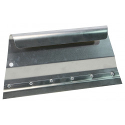 Spreader with slot for notched blades Spreader with slot for notched blades